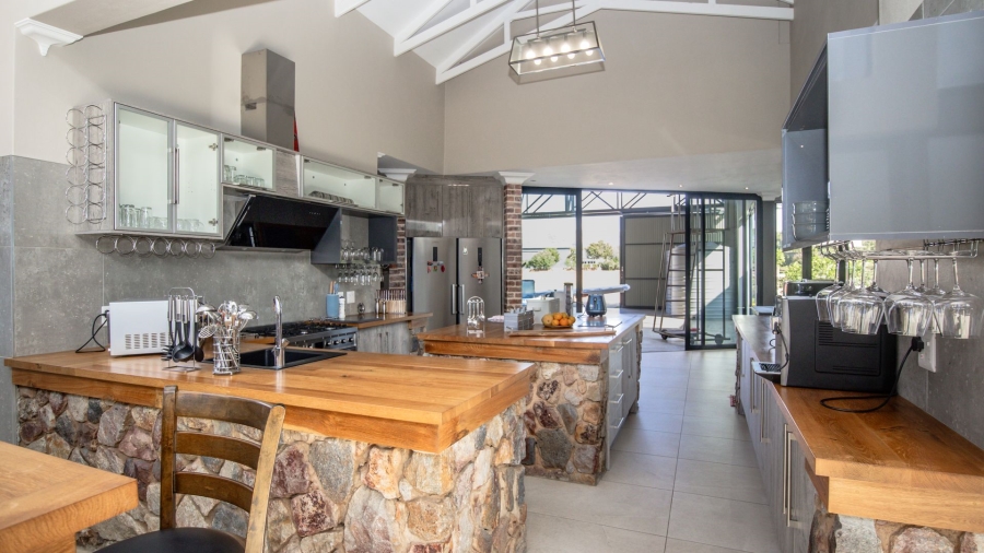 5 Bedroom Property for Sale in The Coves North West